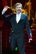 Barry Manilow comes out as gay at 73